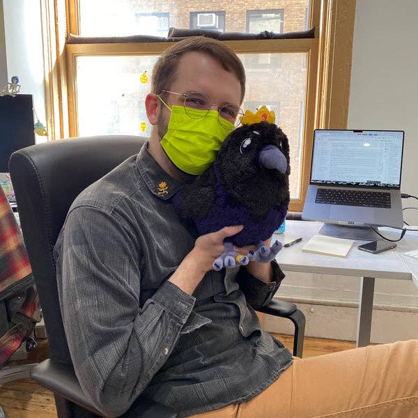 Squishable - Mini King Raven Plush